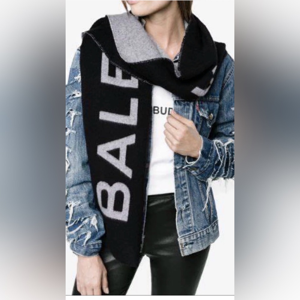 Balenciaga cashmere/wool black and gray logo scarf